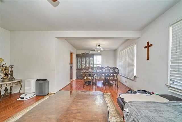 8357 Aura, Northridge, CA 91324