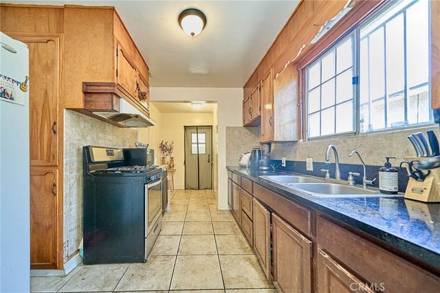 8357 Aura, Northridge, CA 91324