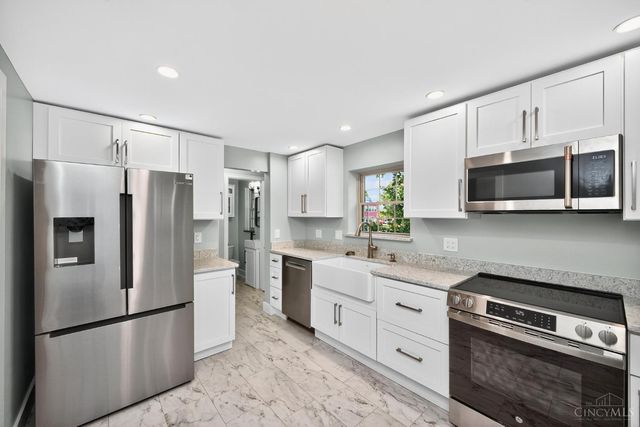 3032 S Hegry Circle, Cincinnati, OH 45238