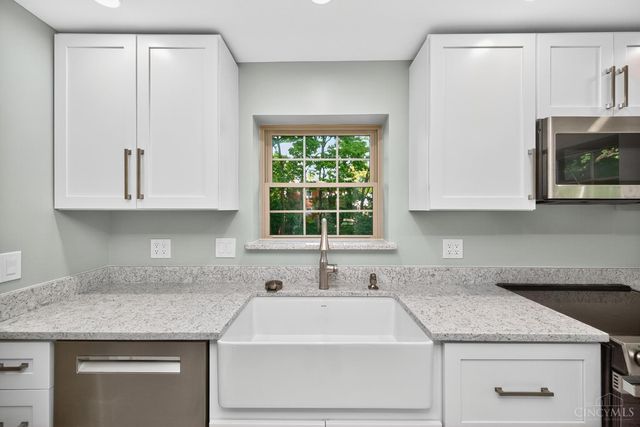 3032 S Hegry Circle, Cincinnati, OH 45238