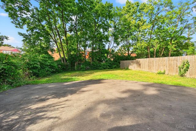 3032 S Hegry Circle, Cincinnati, OH 45238