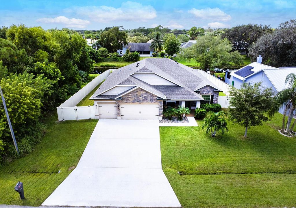 1662 SE North Blackwell Drive, Port St. Lucie, Port St Lucie, FL 34952
