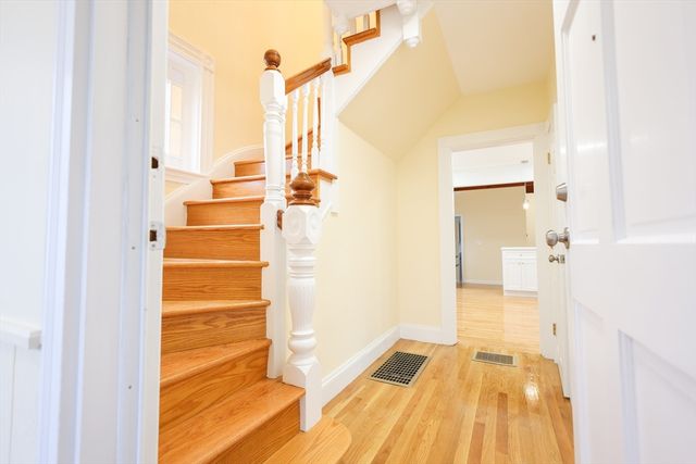 98 Safford St, Quincy, MA 02171