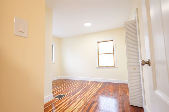 98 Safford St, Quincy, MA 02171