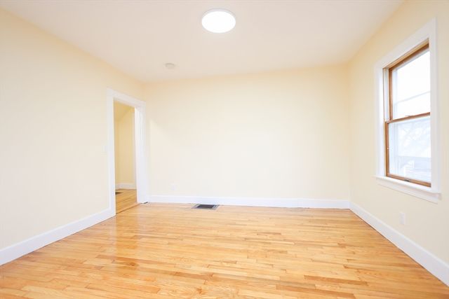 98 Safford St, Quincy, MA 02171