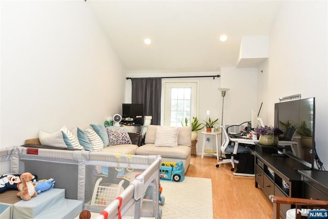 175 Rochelle Avenue 309, Rochelle Park, NJ 07662
