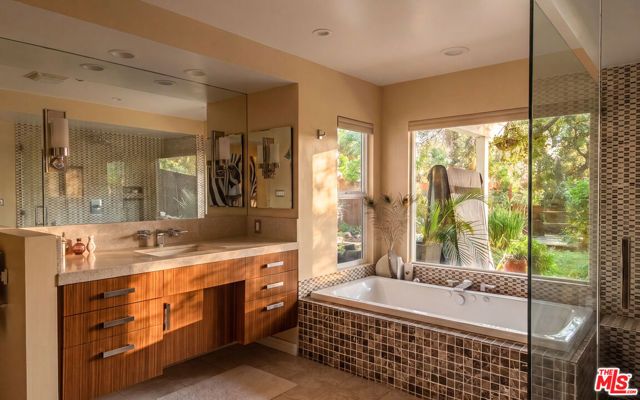 679 Wonder View Drive, Calabasas, CA 91302