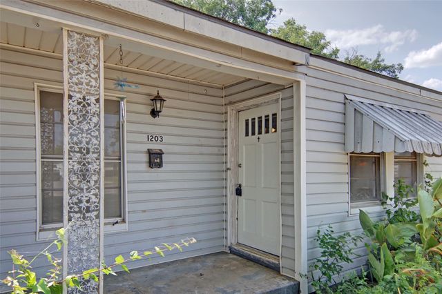 1203 Hanover Street, Weatherford, TX 76086