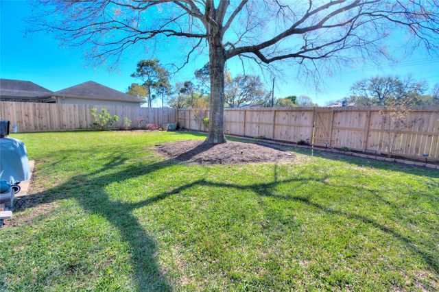 3914 Ivywood Drive, Pearland, TX 77584