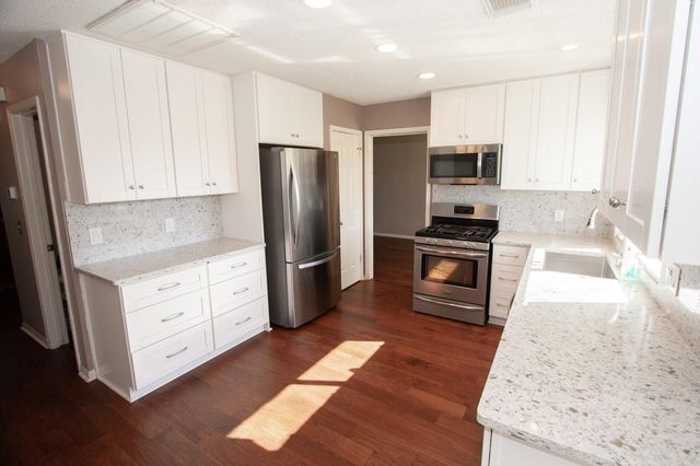 3914 Ivywood Drive, Pearland, TX 77584