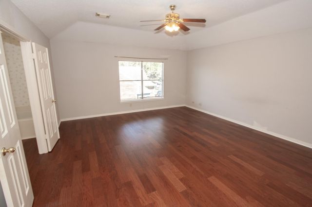 3914 Ivywood Drive, Pearland, TX 77584