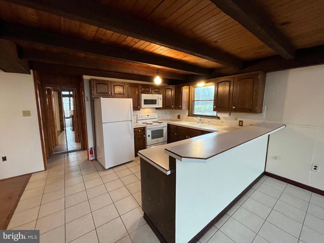 191 RATTLESNAKE HILL RD, Boyertown, PA 19512