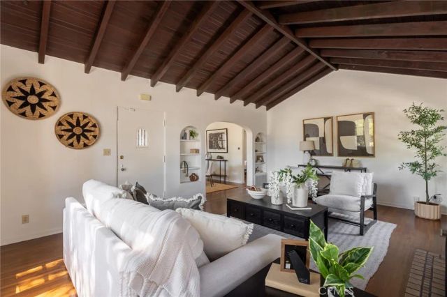 730 N Hill Avenue, Pasadena, CA 91104