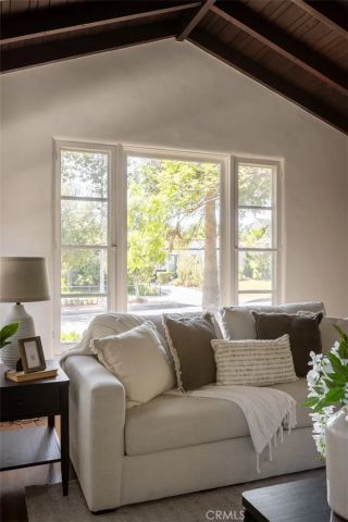 730 N Hill Avenue, Pasadena, CA 91104