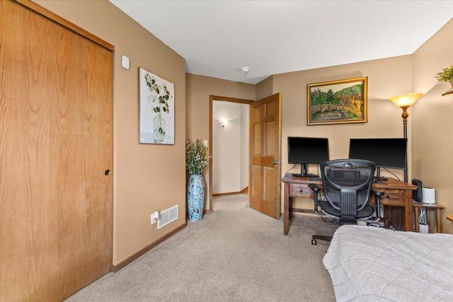8316 Ivanhoe PLACE, Sturtevant, WI 53177