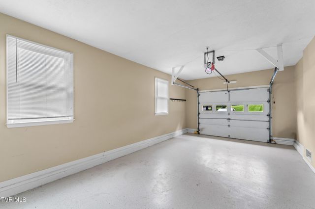 19452 Pleasant View Drive, Abingdon, VA 24211