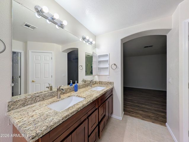 15748 W PARADISE Lane, Surprise, AZ 85374