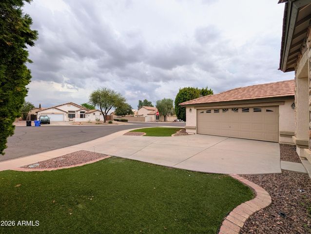 15748 W PARADISE Lane, Surprise, AZ 85374