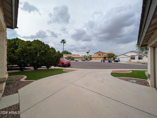 15748 W PARADISE Lane, Surprise, AZ 85374