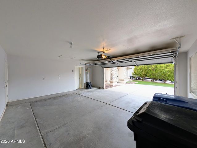 15748 W PARADISE Lane, Surprise, AZ 85374