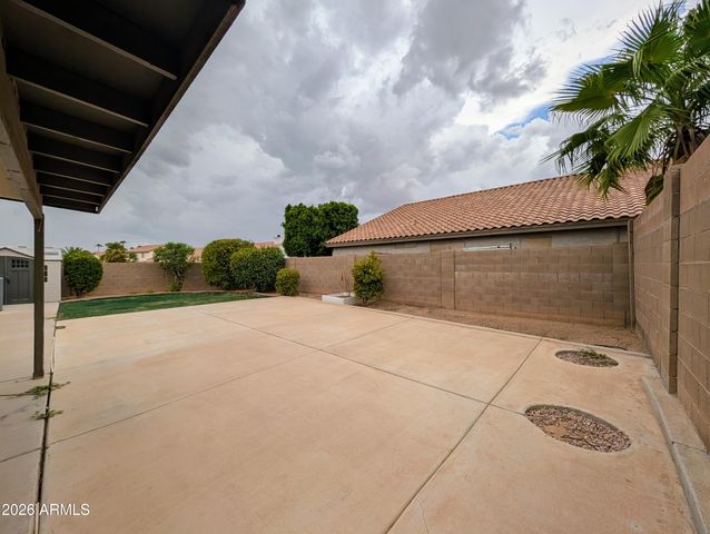15748 W PARADISE Lane, Surprise, AZ 85374