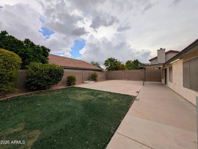 15748 W PARADISE Lane, Surprise, AZ 85374