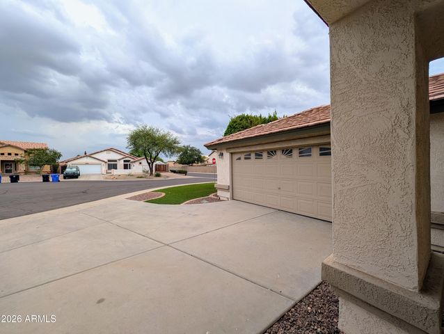 15748 W PARADISE Lane, Surprise, AZ 85374