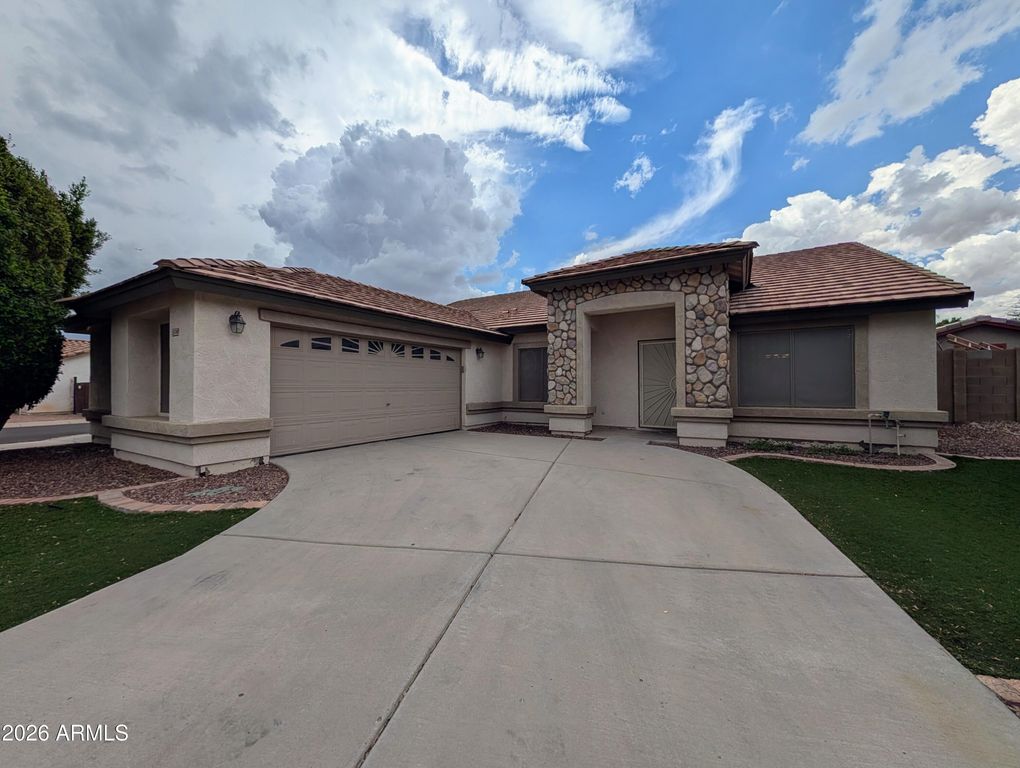 15748 W PARADISE Lane, Surprise, AZ 85374