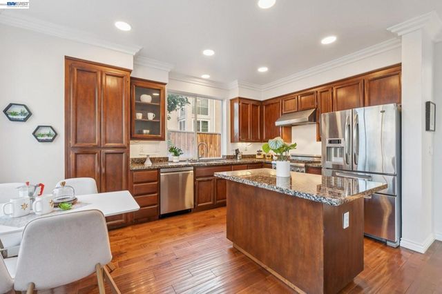 321 Ratto Rd, Alameda, CA 94502