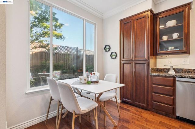 321 Ratto Rd, Alameda, CA 94502