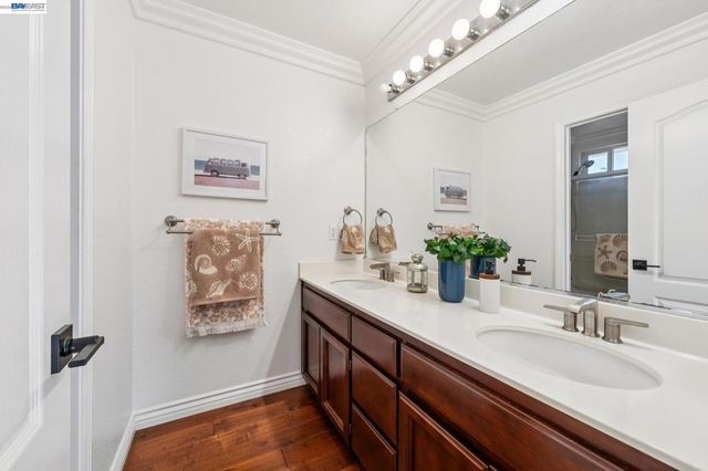 321 Ratto Rd, Alameda, CA 94502