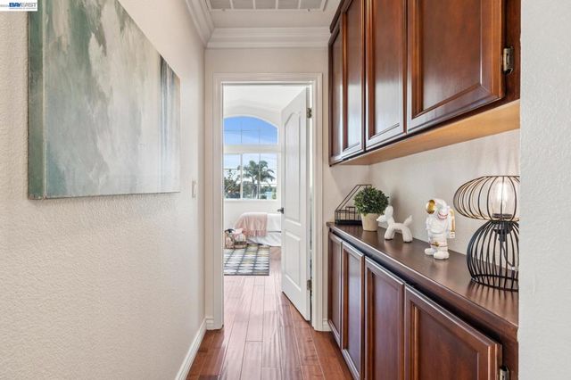 321 Ratto Rd, Alameda, CA 94502