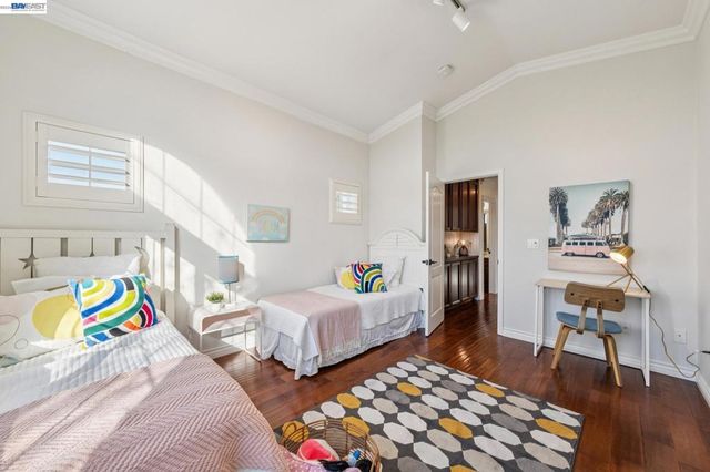 321 Ratto Rd, Alameda, CA 94502