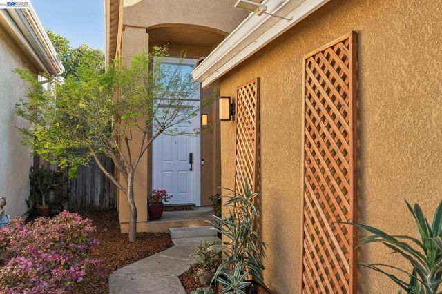 321 Ratto Rd, Alameda, CA 94502