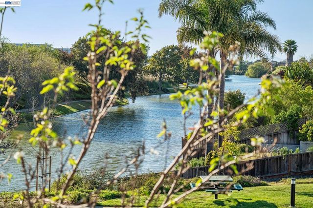 321 Ratto Rd, Alameda, CA 94502