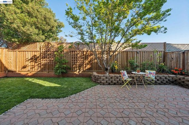 321 Ratto Rd, Alameda, CA 94502