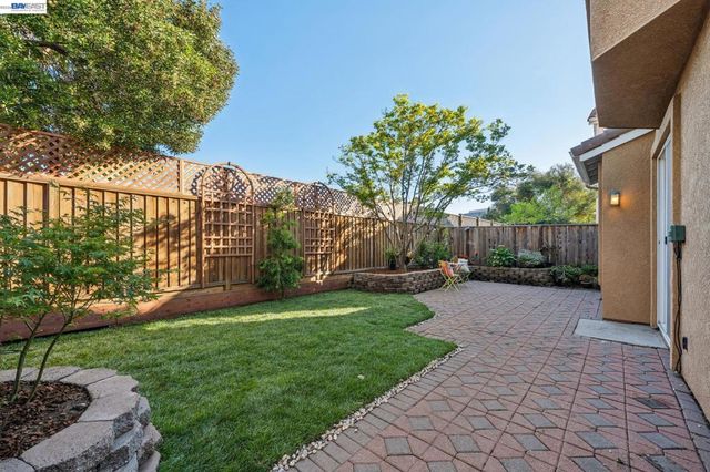 321 Ratto Rd, Alameda, CA 94502