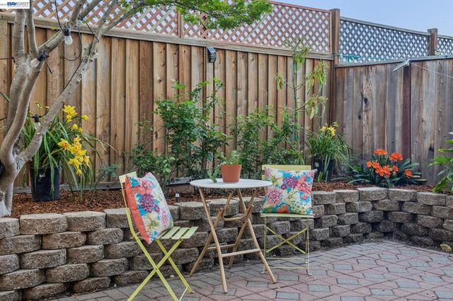 321 Ratto Rd, Alameda, CA 94502