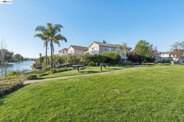 321 Ratto Rd, Alameda, CA 94502