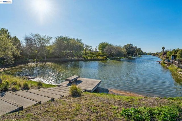 321 Ratto Rd, Alameda, CA 94502