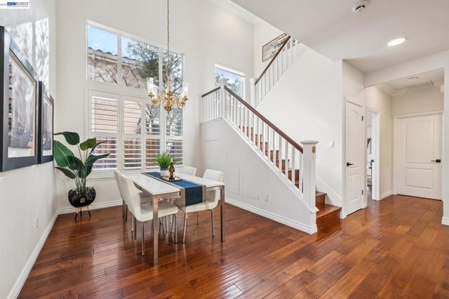 321 Ratto Rd, Alameda, CA 94502