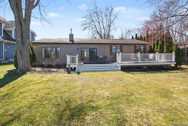11591 Pleasant View Drive, Pinckney, MI 48169