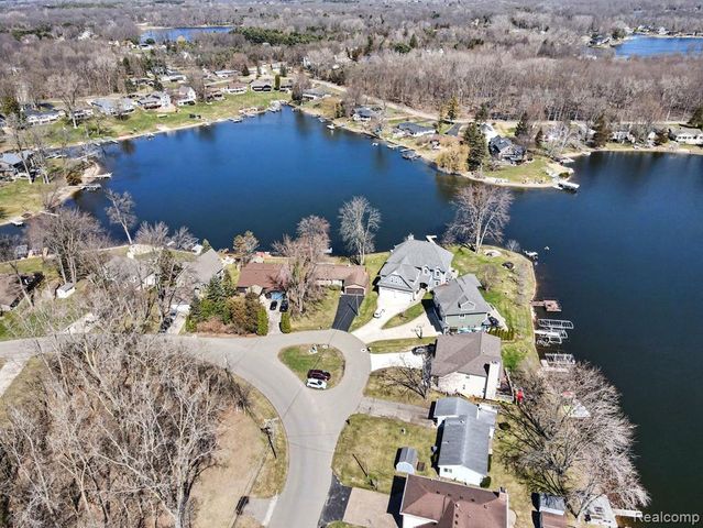 11591 Pleasant View Drive, Pinckney, MI 48169