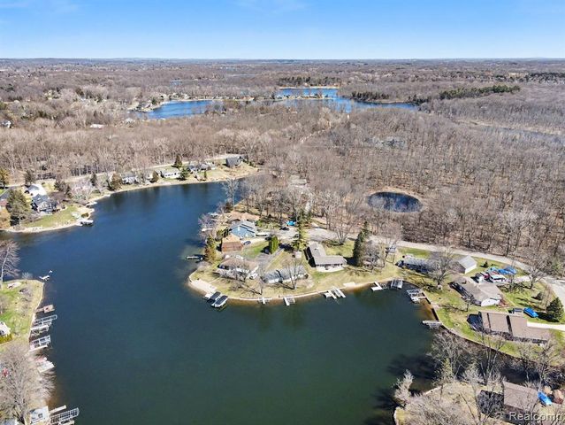 11591 Pleasant View Drive, Pinckney, MI 48169