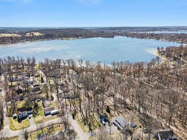 11591 Pleasant View Drive, Pinckney, MI 48169