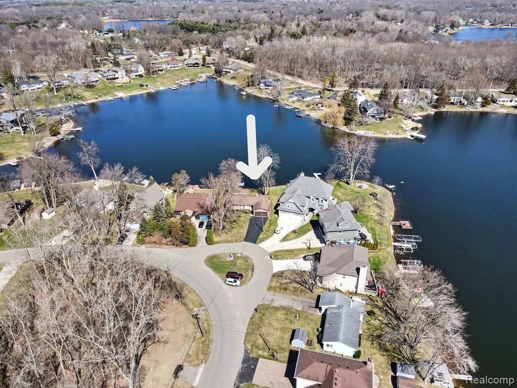 11591 Pleasant View Drive, Pinckney, MI 48169