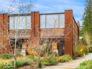 392 Wills Lane NW, Bainbridge Island, WA 98110