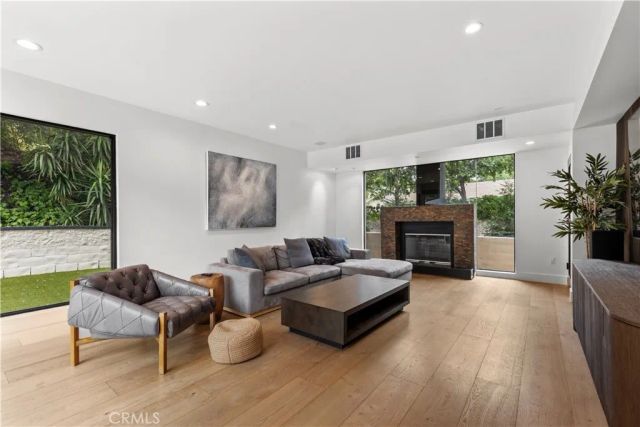 4415 Vanalden Avenue, Tarzana, CA 91356