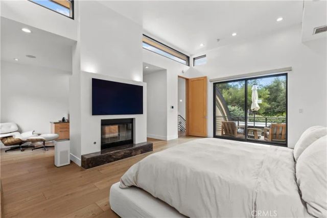 4415 Vanalden Avenue, Tarzana, CA 91356