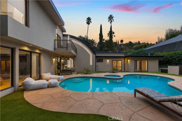 4415 Vanalden Avenue, Tarzana, CA 91356